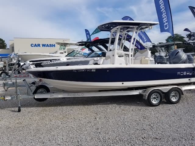 2018 Robalo Cayman 226