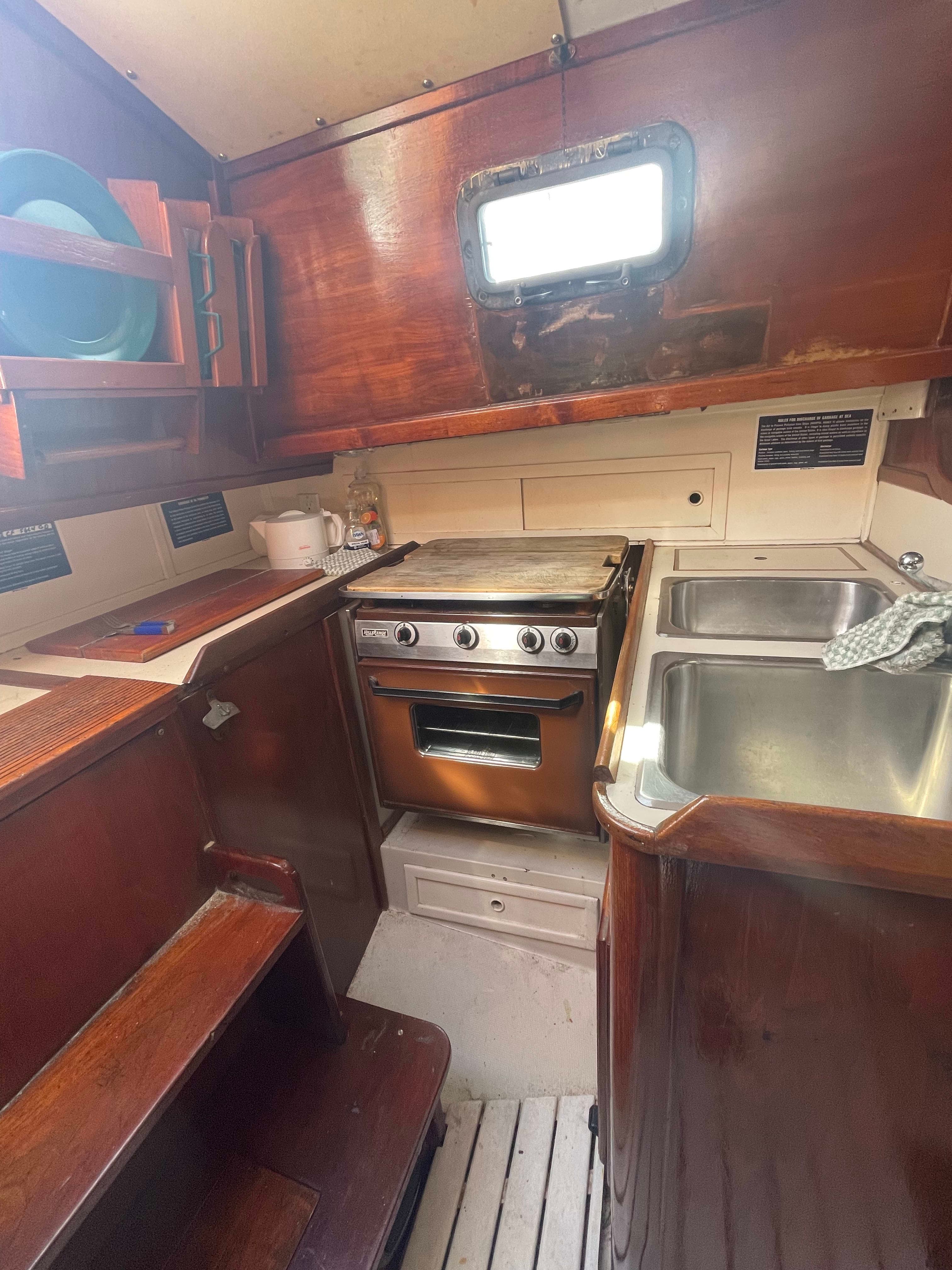 1977 Valiant 32 thumbnail 2