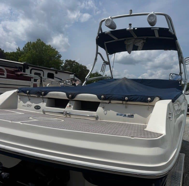 2008 Sea Ray 230 Select thumbnail 2