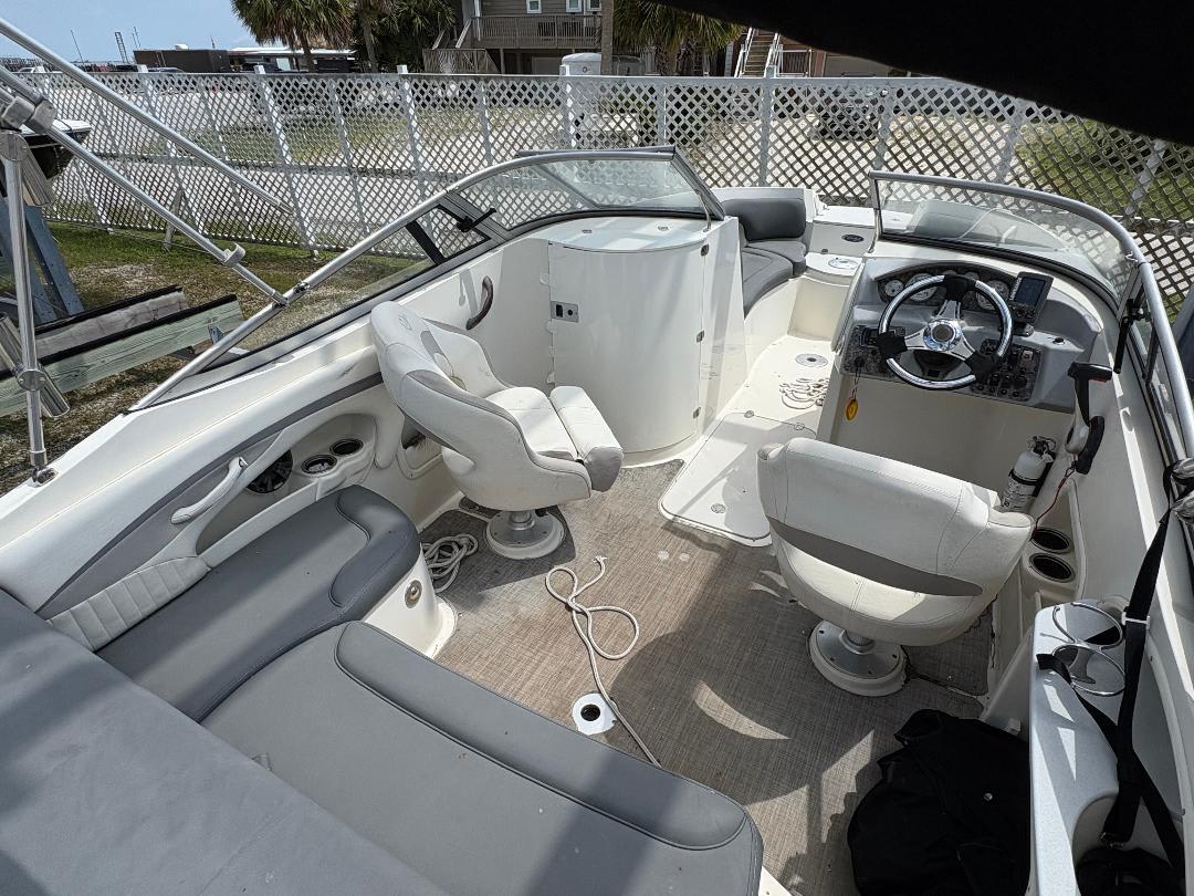 2013 Stingray 214 LR thumbnail 2