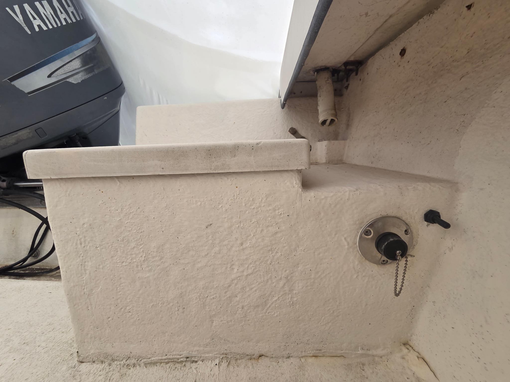 1988 Parker 25 ft. Modified-V Hull thumbnail 2
