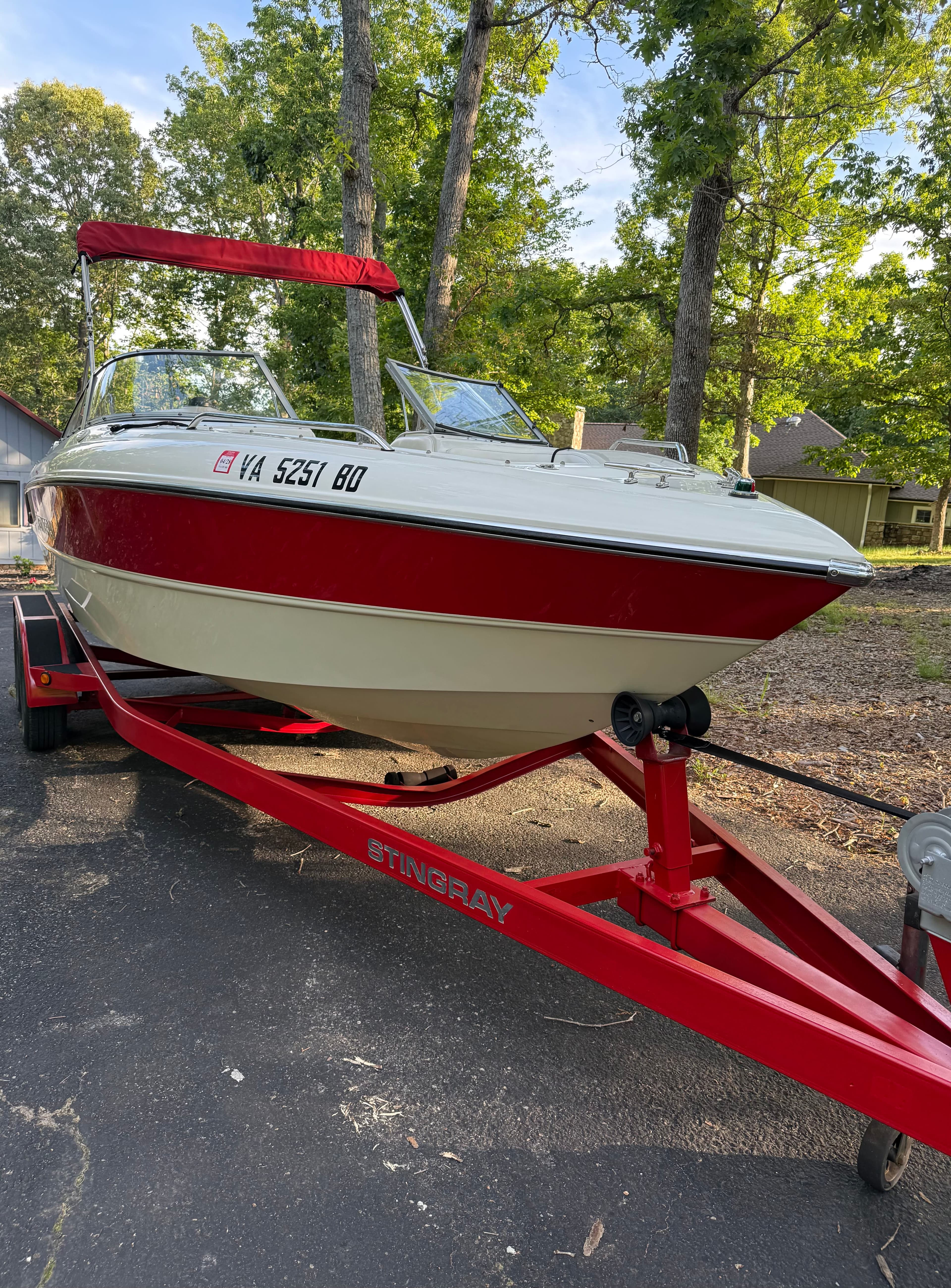 2004 Stingray 220LX