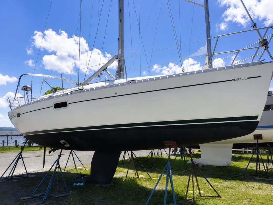 1999 Beneteau 352 thumbnail 1