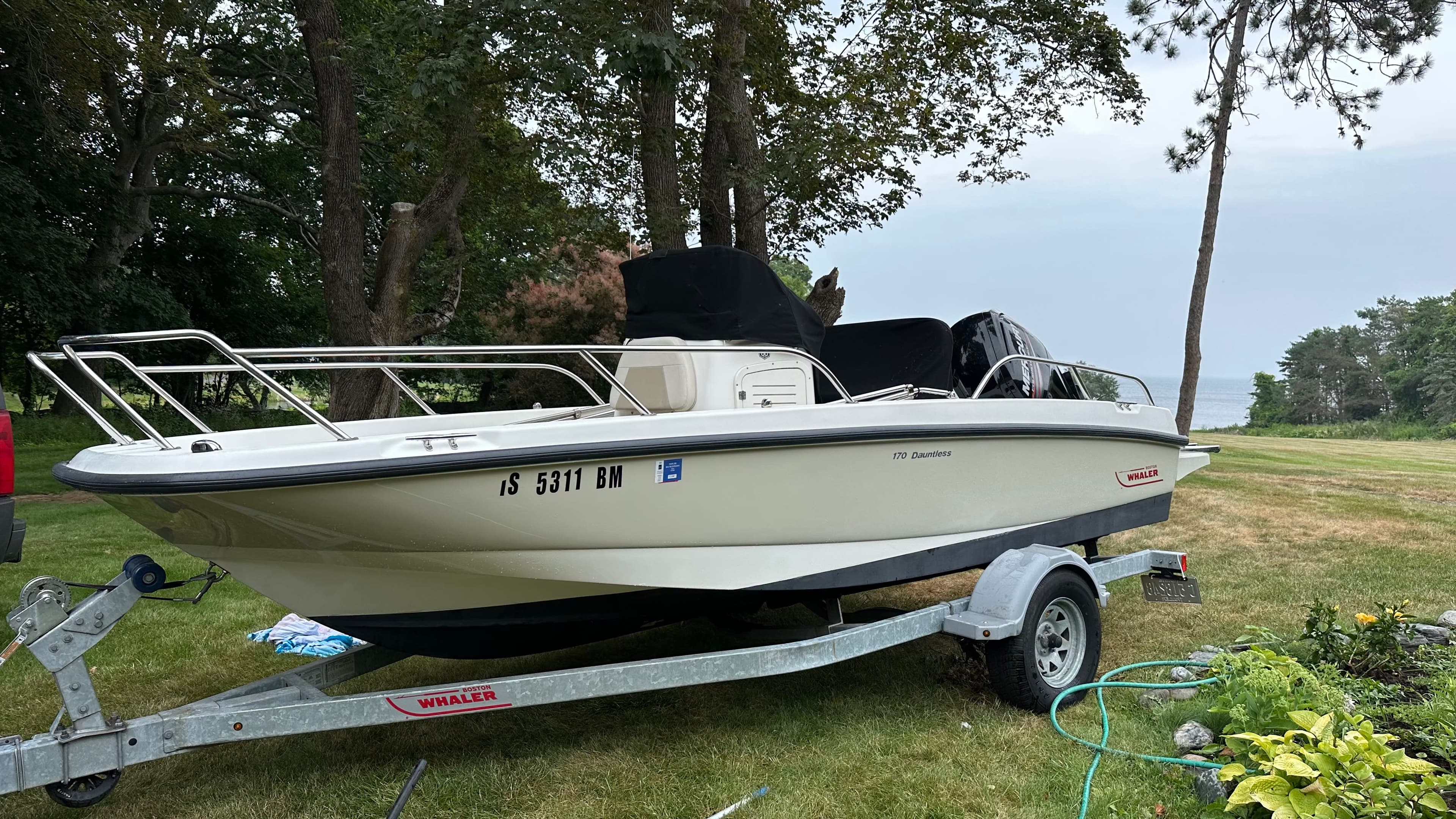 2018 Boston Whaler Dauntless thumbnail 1