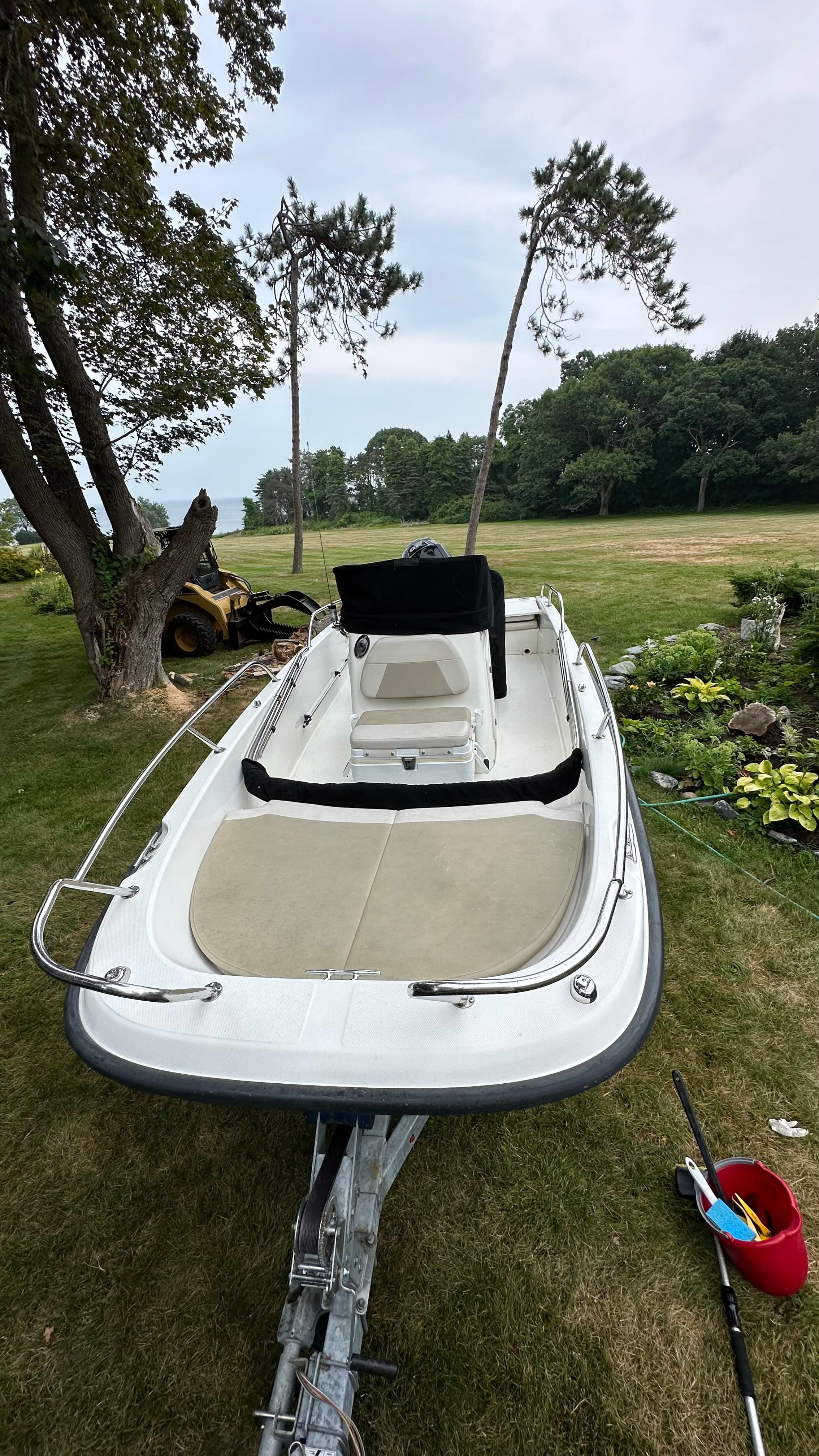 2018 Boston Whaler Dauntless thumbnail 2