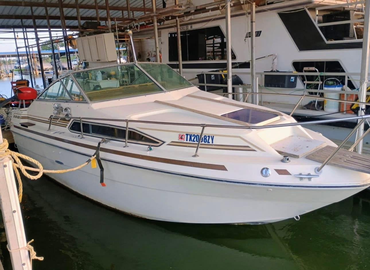 1984 Sea Ray Cuddy cabin
