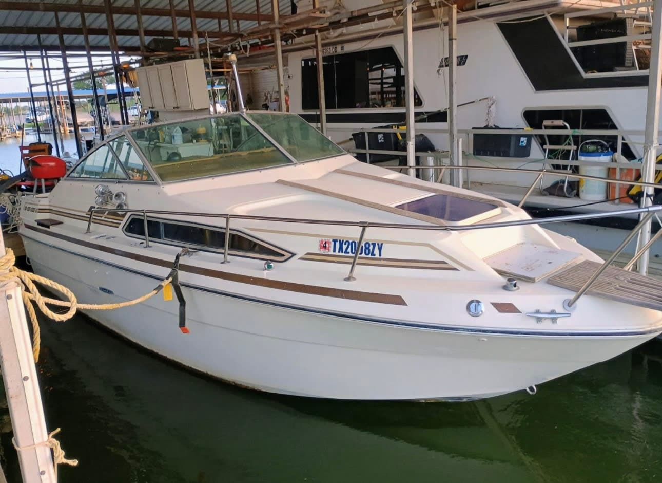 1984 Sea ray Cuddy cabin