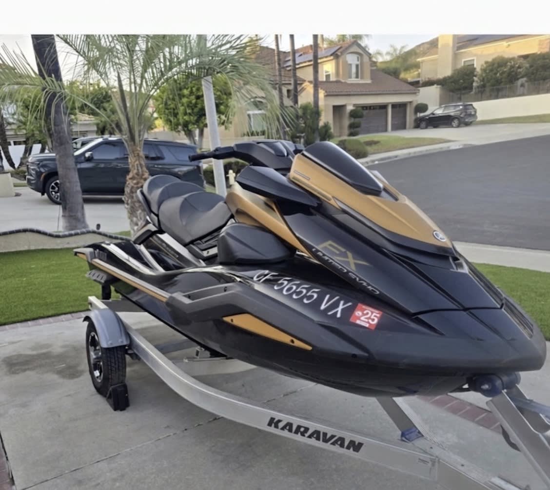 2024 Yamaha Waverunner limited svho thumbnail 1