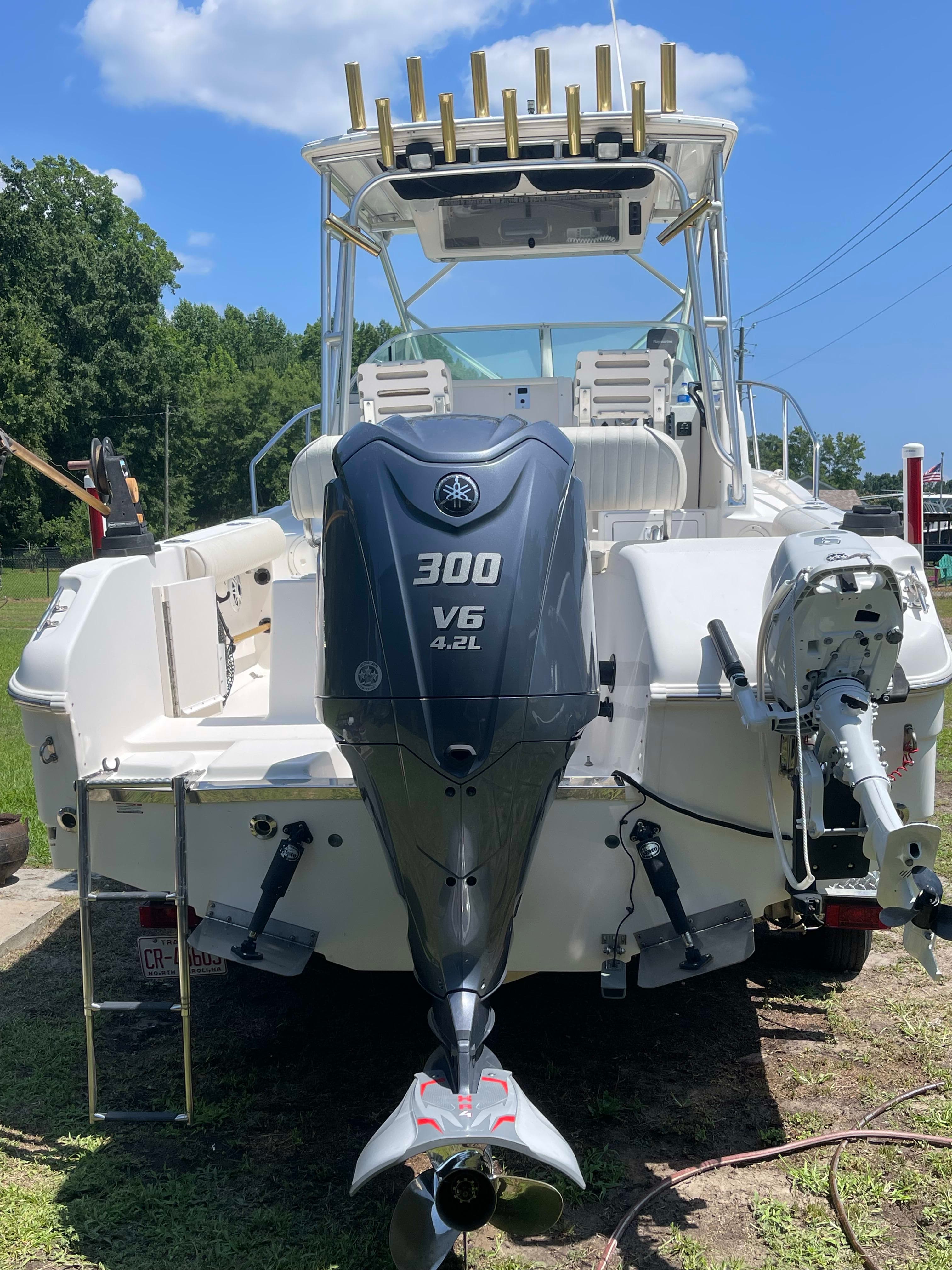 2004 Robalo R235 thumbnail 1