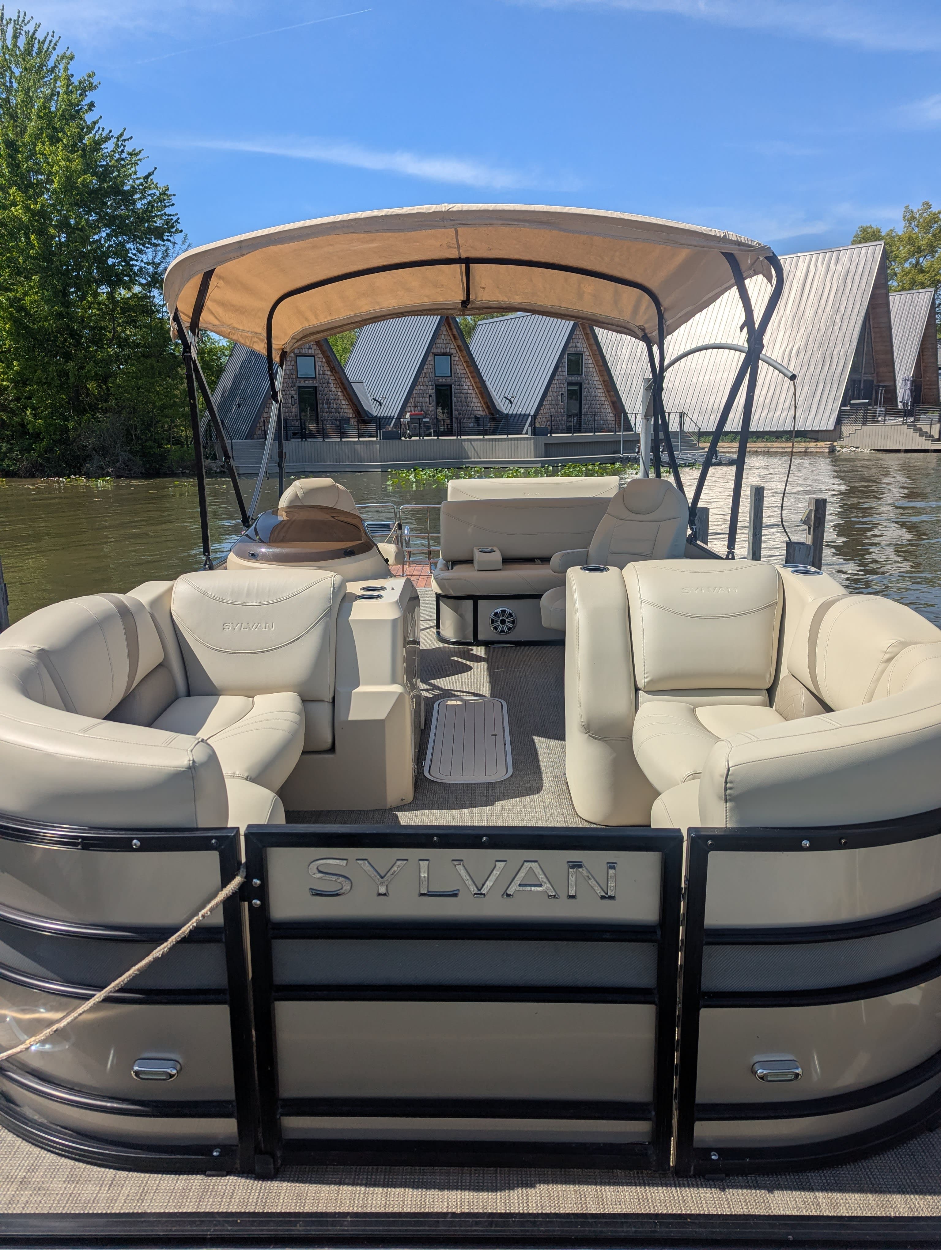 2019 Sylvan Mirage 8522 DLX thumbnail 1
