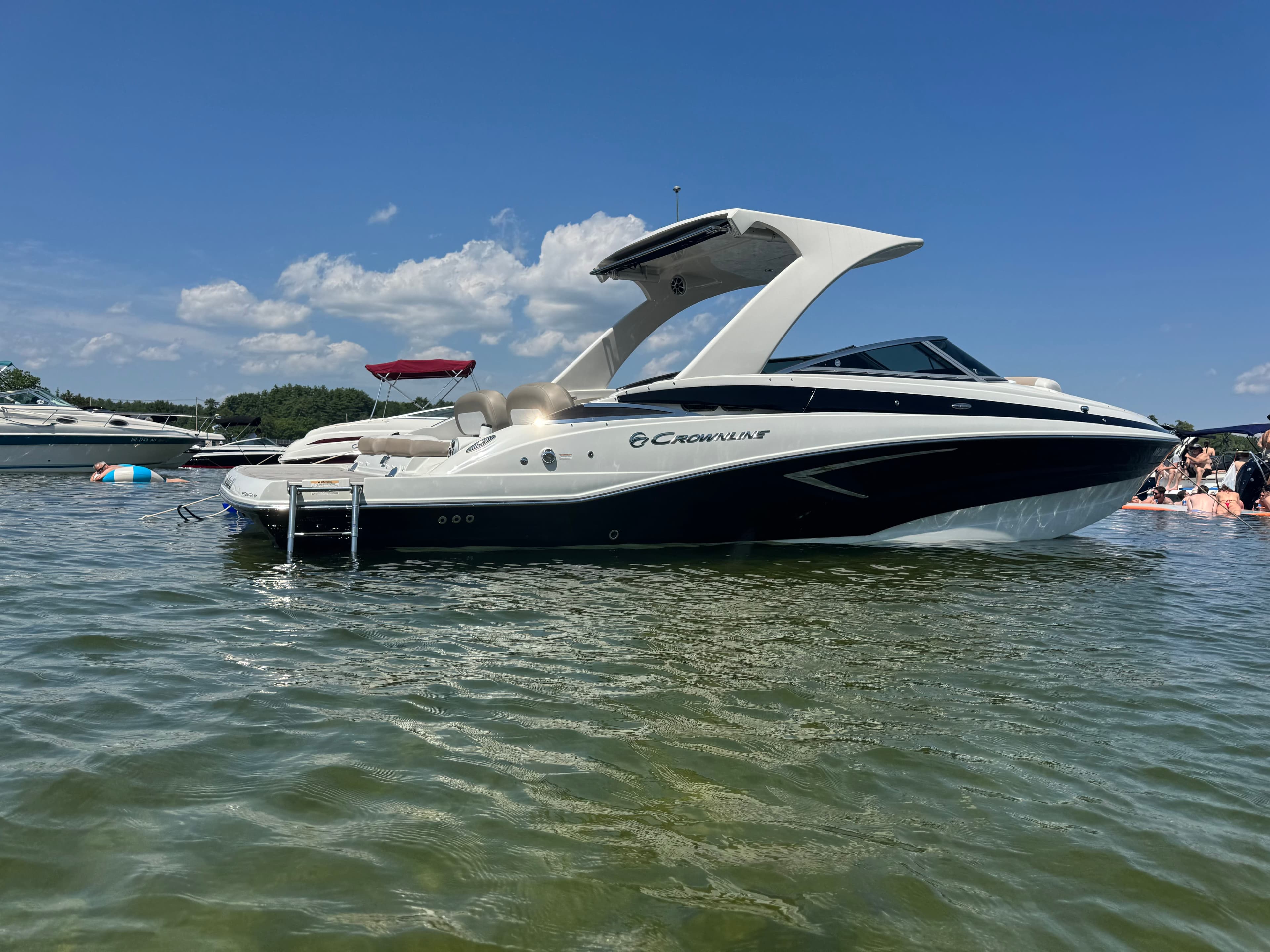 2018 Crownline E30 thumbnail 1