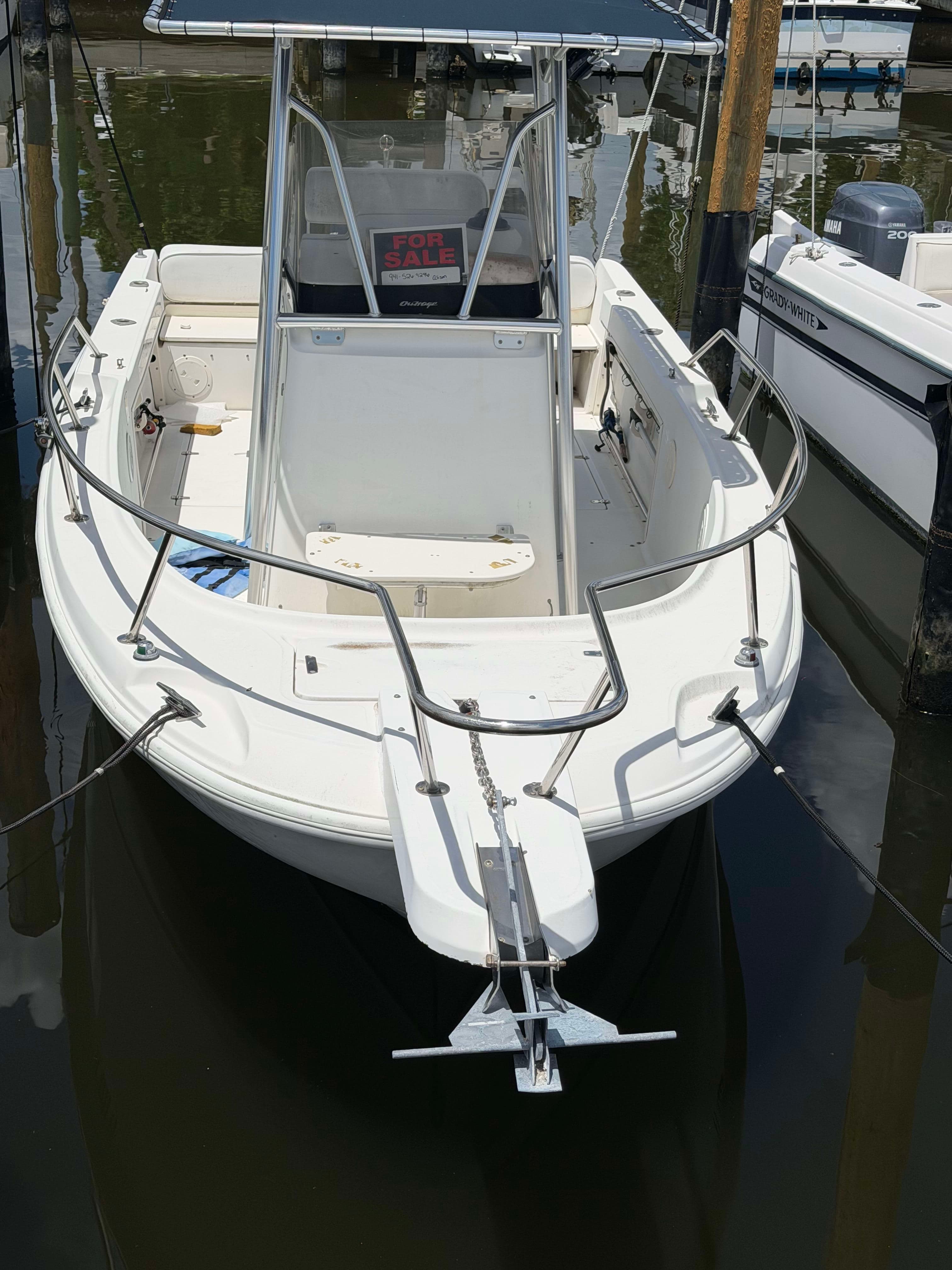 2001 Boston Whaler Outrage