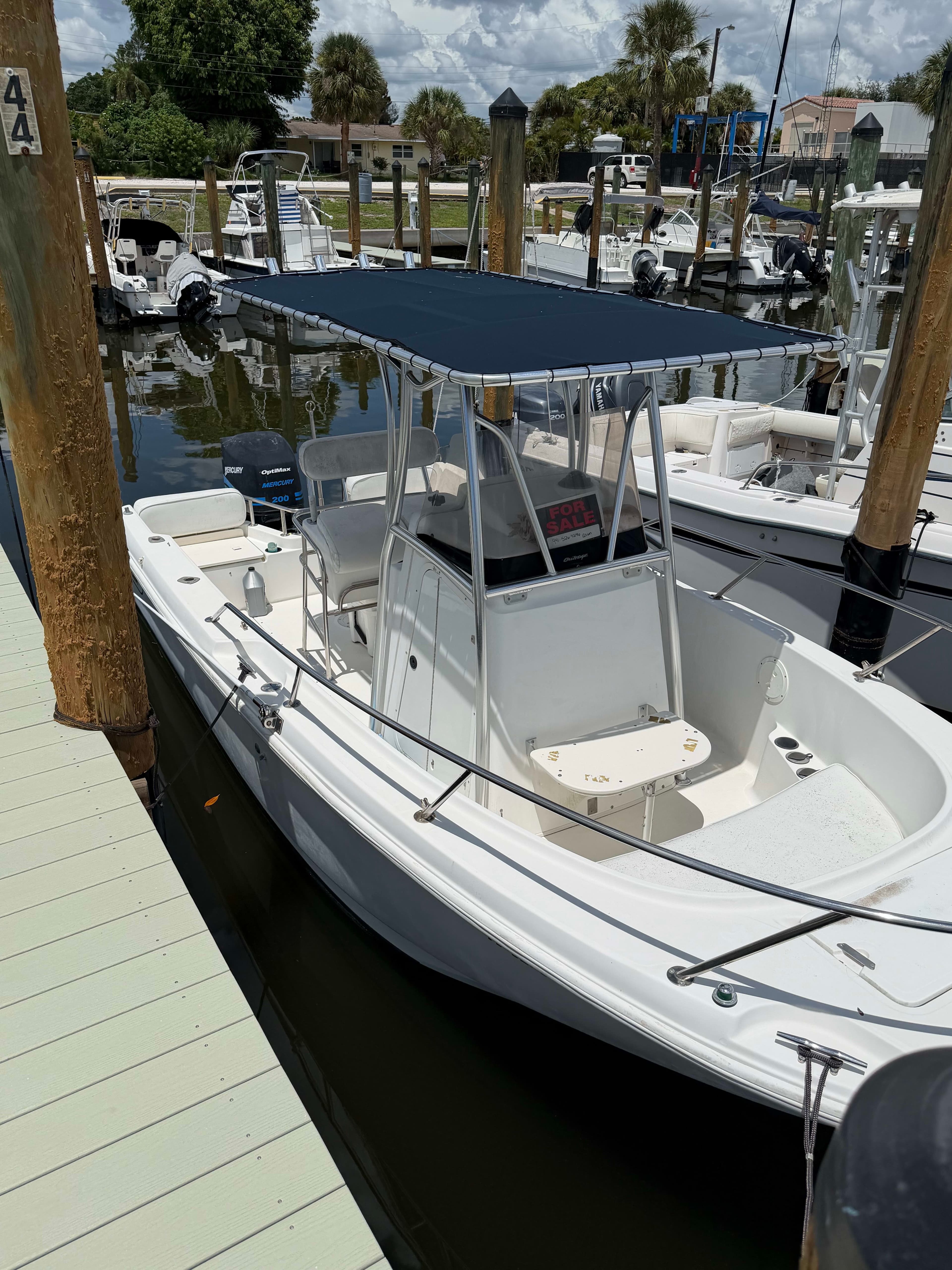 2001 Boston Whaler Outrage thumbnail 1