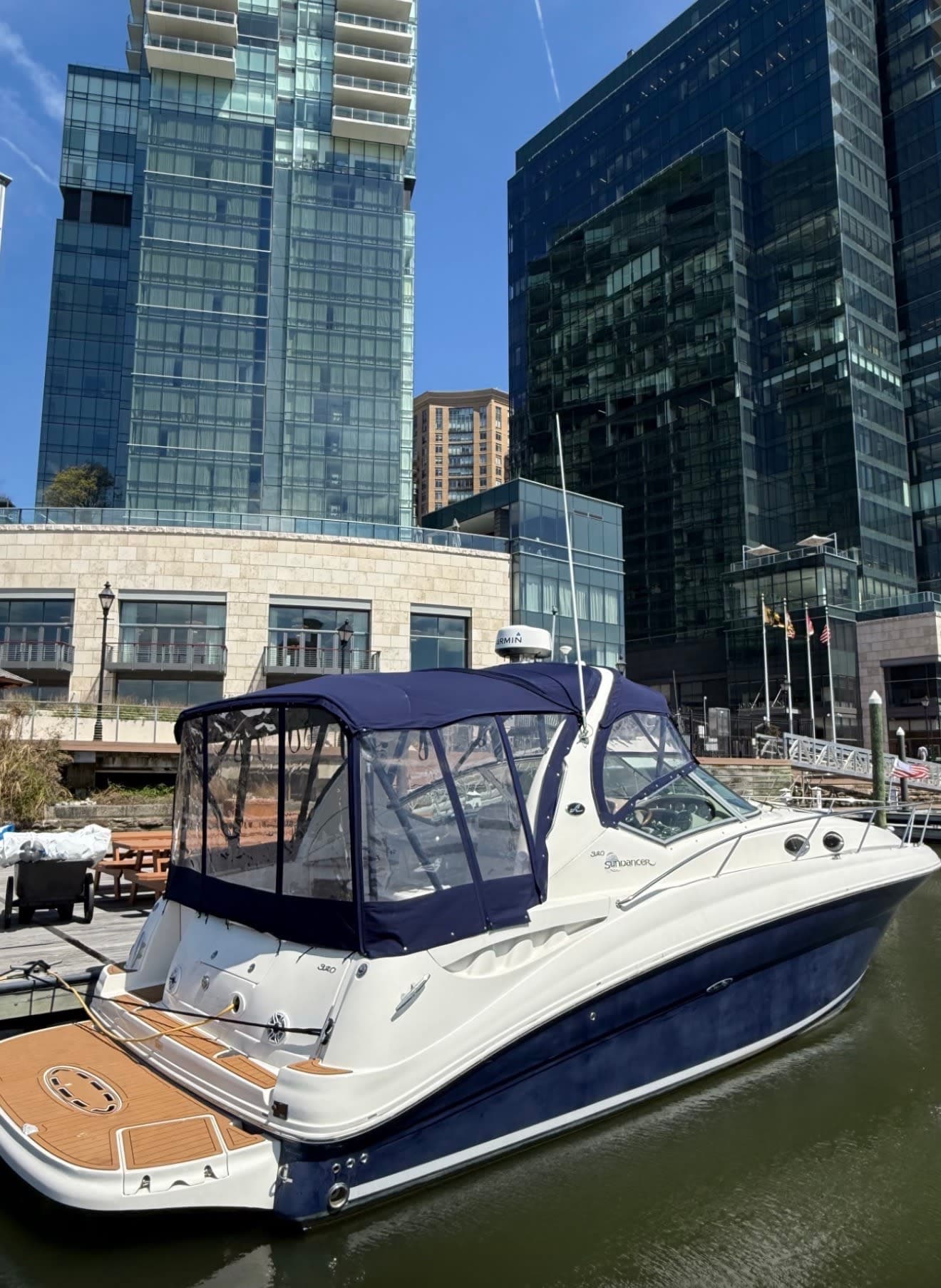 2005 SeaRay Sundancer 320