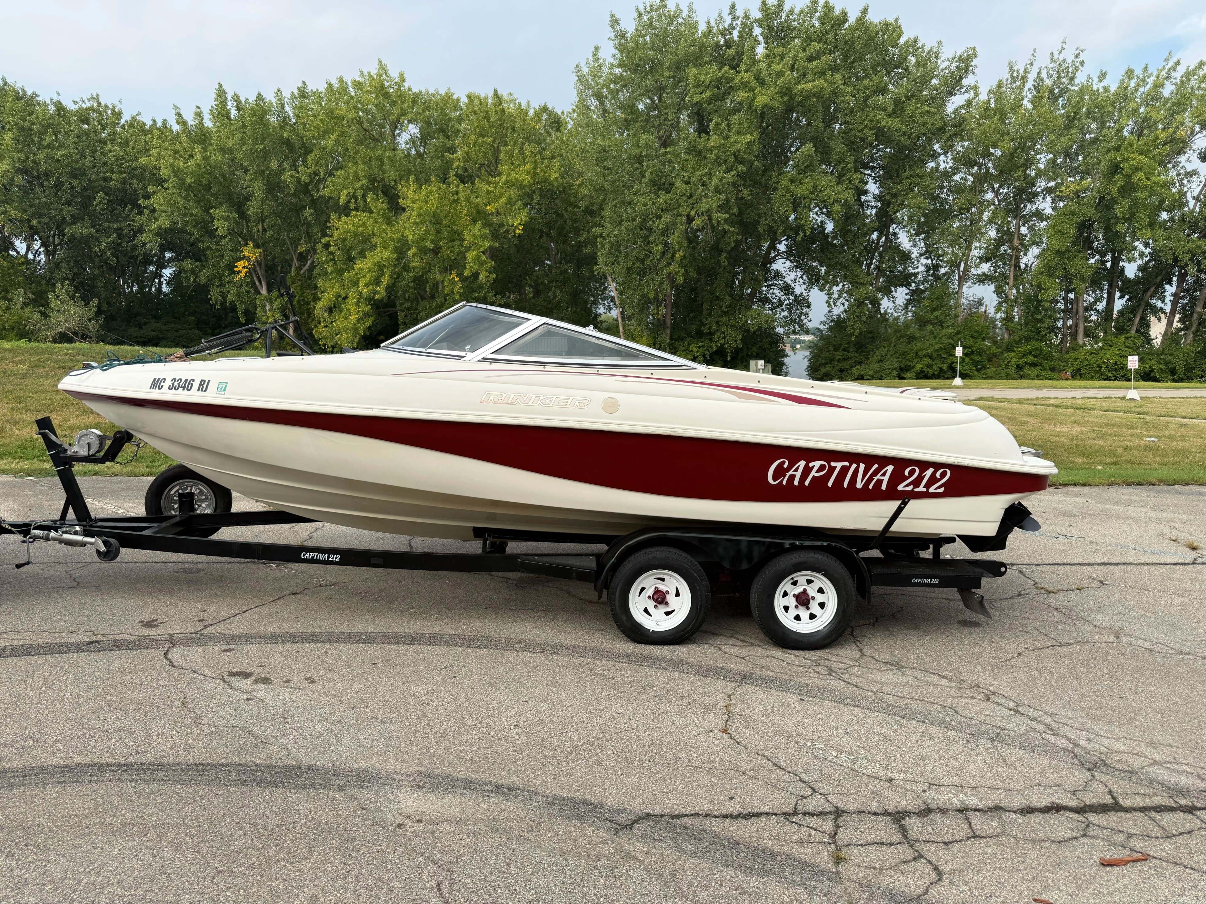 1997 Rinker Captiva 212