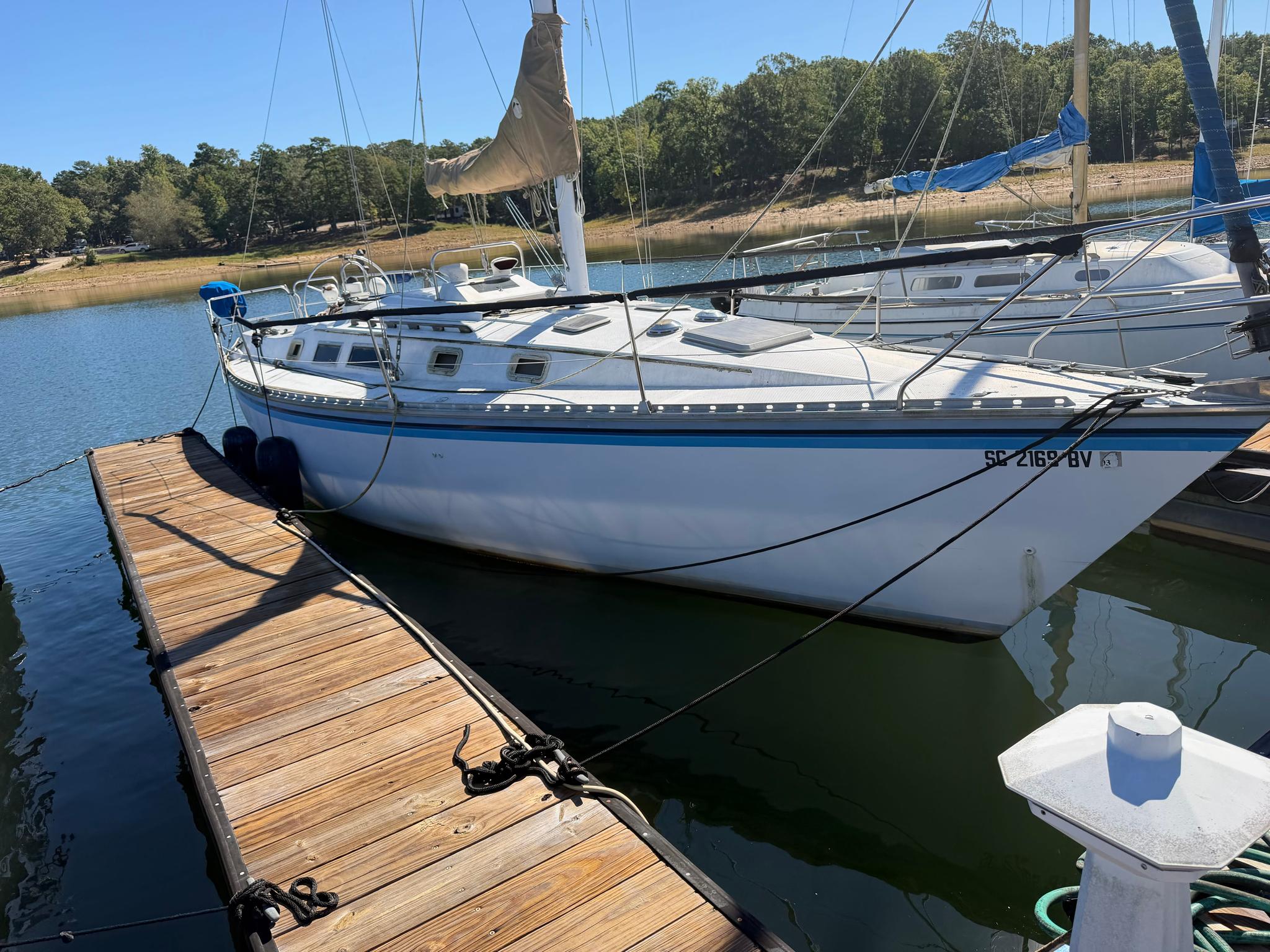 1984 Hunter Sailboat thumbnail 1