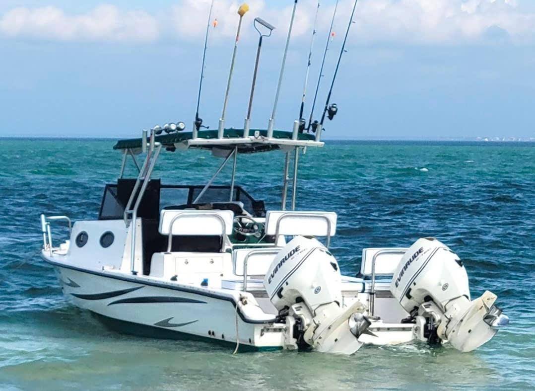 2001 TwinVee 26 Weekender