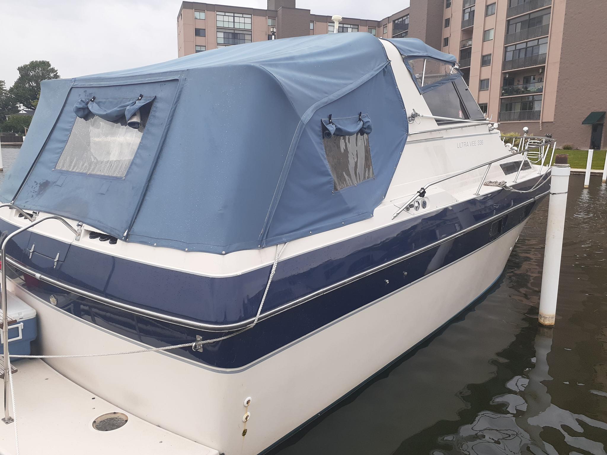 1984 Cruiser yacht 336 ultra vee