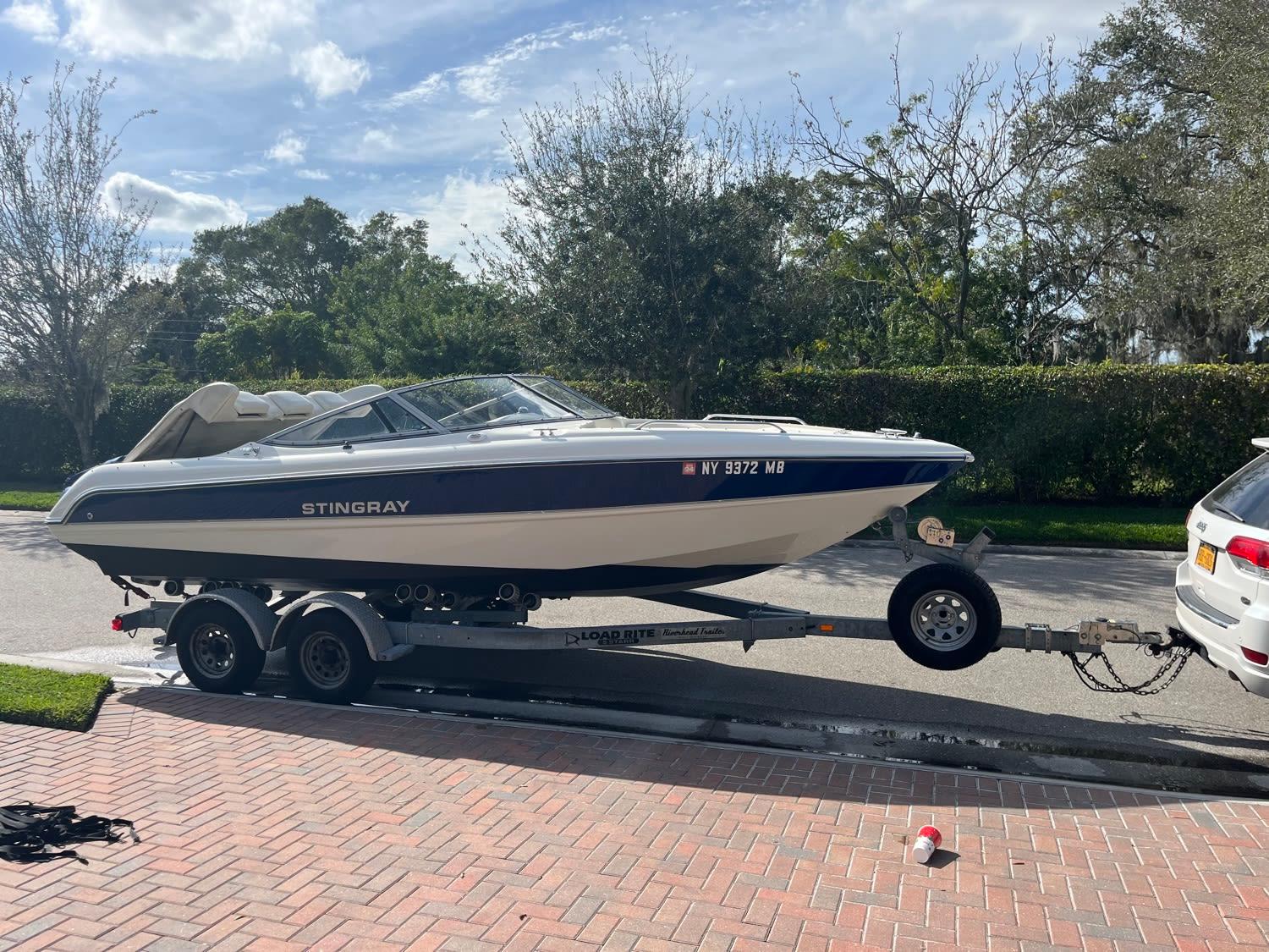 2005 Stingray 220LX